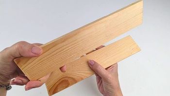 Si tenés alguna madera sin uso en casa, tenés un tesoro: cómo hacer un portabicicletas