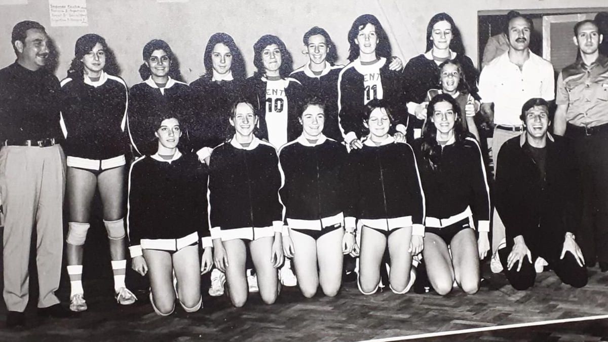 La selección femenina que participó del Campeonato Sudamericano juvenil de Vóleibol en marzo de 1974 en el estadio Juan Domingo Ribosqui. La selección femenina que participó del Campeonato Sudamericano juvenil de Vóleibol en marzo de 1974 en el estadio Juan Domingo Ribosqui.