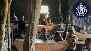 Niños de una tribu de Tanzania aprendieron a decir 