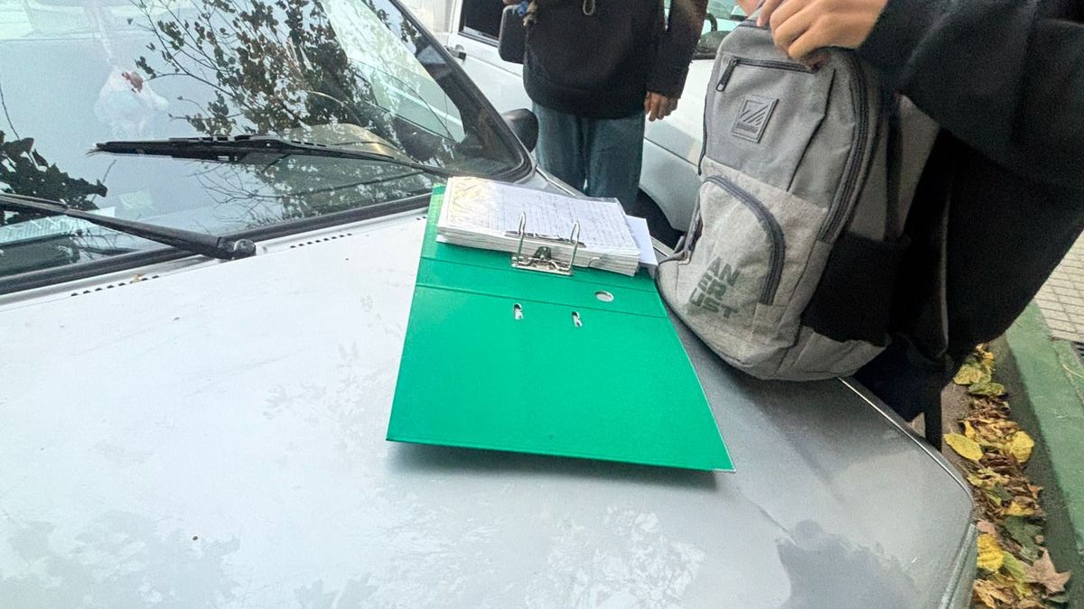 El protocolo de la DGE indica que los chicos deben ir a las escuelas sin mochilas, solo con la carpeta y cartuchera. 