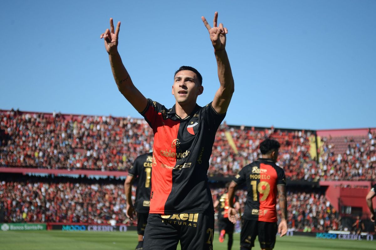 Meza fue el autor de uno de los goles de Col&oacute;n ante Estudiantes