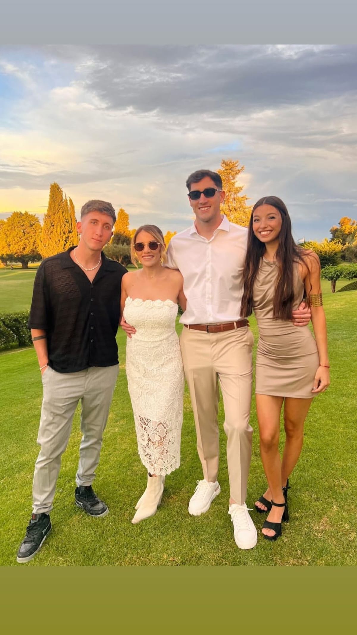 Tomás Marchiori con su hermano Tadeo, jugador de Huracán Las Heras, en el casamiento en el Club de Campo de Mendoza. Tomás Marchiori con su hermano Tadeo, jugador de Huracán Las Heras, en el casamiento en el Club de Campo de Mendoza.