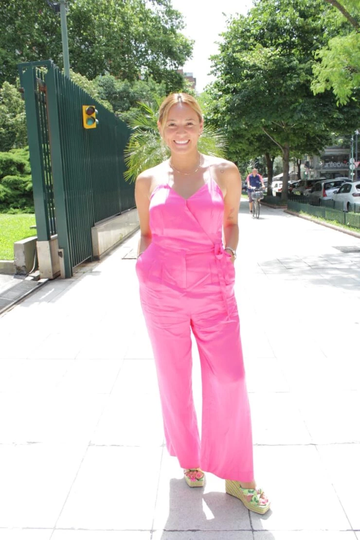 Rocío Oliva se suma al ultra Barbiecore y paraliza la primavera con su jumpsuit. Rocío Oliva se suma al ultra Barbiecore y paraliza la primavera con su jumpsuit.