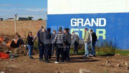 Asesinaron a golpes a una mujer de unos 25 años en un baldío del norte de la capital santafesina