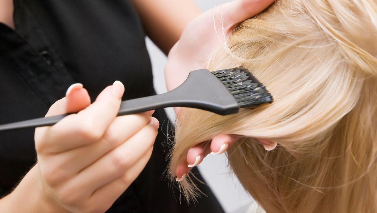 Cómo hacer tintura casero para el cabello de color rubio y libre de químicos