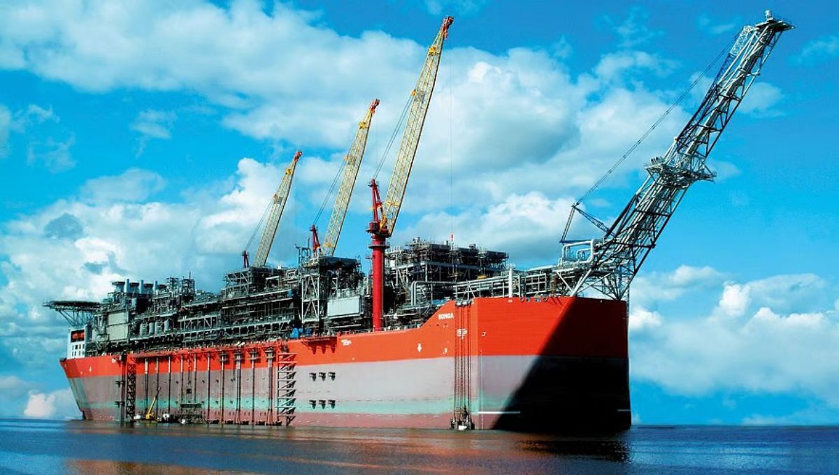 El barco que produce 225.000 barriles de petróleo al día: la plataforma flotante más grande del mundo