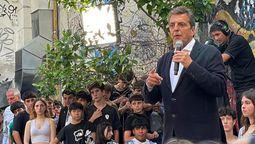 El candidato Sergio Massa cerró la campaña electoral en la Escuela Carlos Pellegrini de la Ciudad de Buenos Aires.