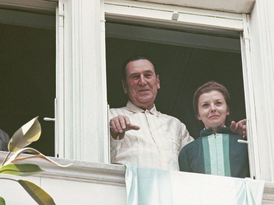 Juan Domingo Perón e Isabel en la casa de la calle Gaspar Campos.