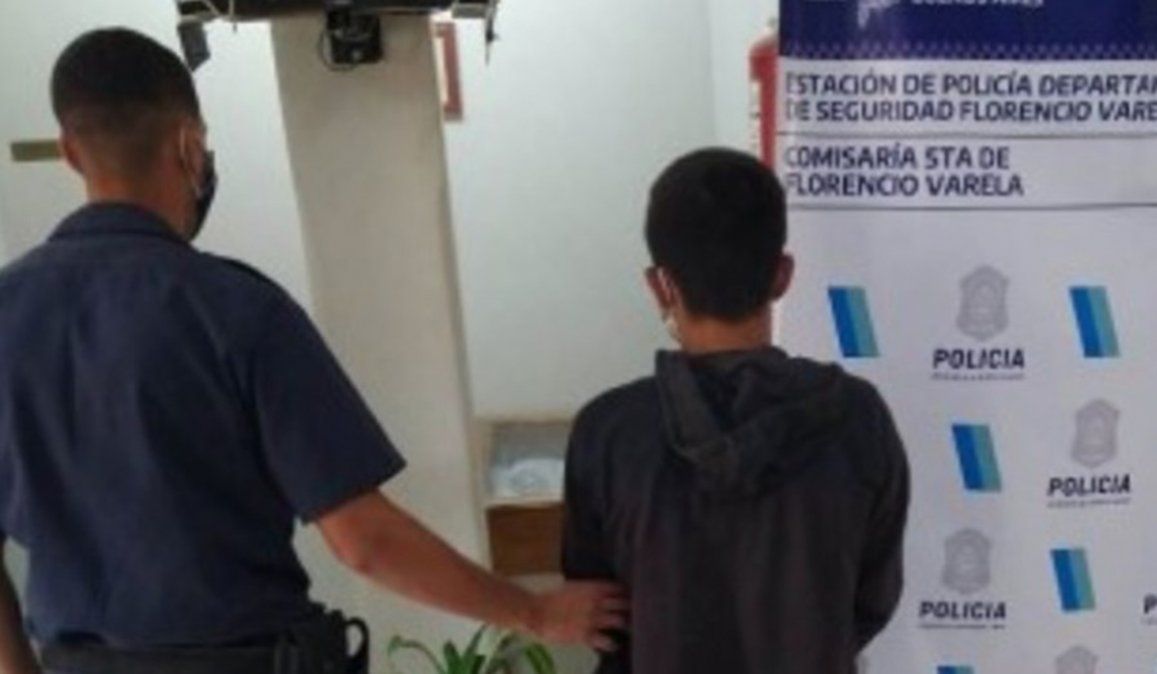 El joven de 18 años detenido por la policía, atacó al adolescente con una lanza de hierro, atravesándole el cuello