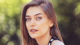 Öznur Serçeler, actriz de Sahmaran, la miniserie turca de Netflix.