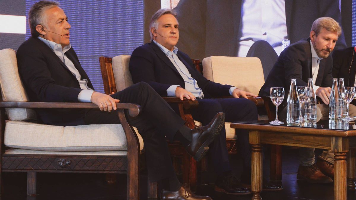 Alfredo Cornejo asiste a la reunión de gobernadores con el gobierno nacional. Alfredo Cornejo asiste a la reunión de gobernadores con el gobierno nacional.