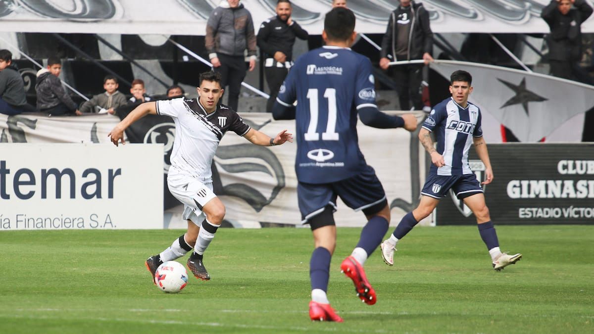 Leandro Ciccolini es un jugador muy desequilibrante en Gimnasia y Esgrima.