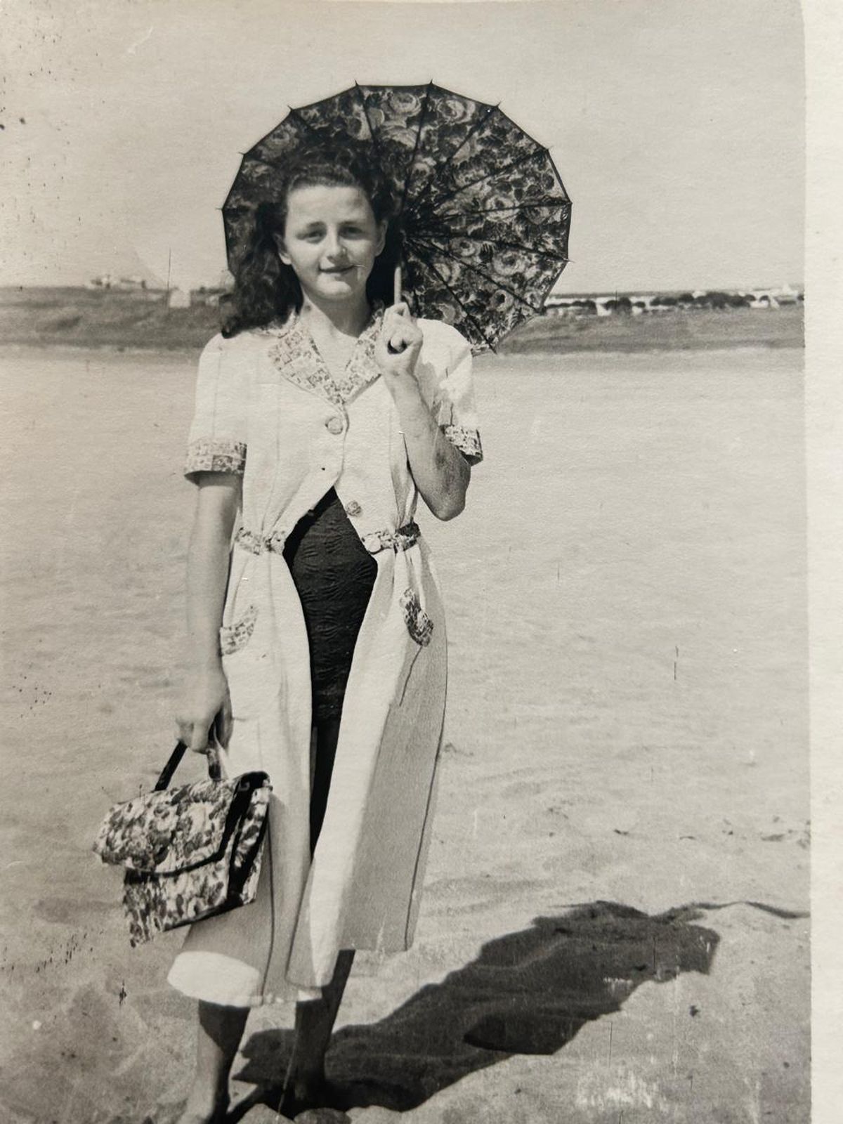 Blanca en Mar del Plata. Siempre fue inteligente, pícara y simpática. Blanca en Mar del Plata. Siempre fue inteligente, pícara y simpática.