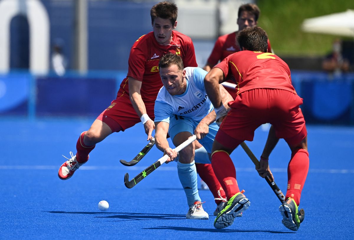 Los Leones igualaron con España en el debut