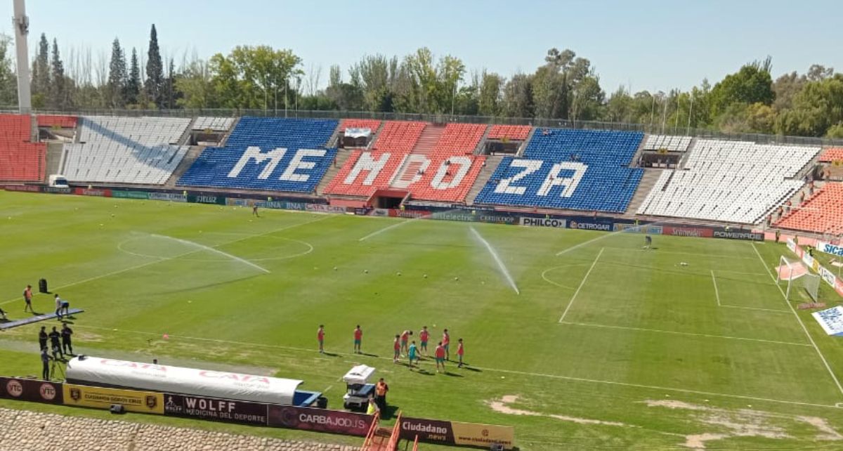 El estadio Malvinas Argentinas recibió la visita de FIFA para ser sede del Mundial sub 20