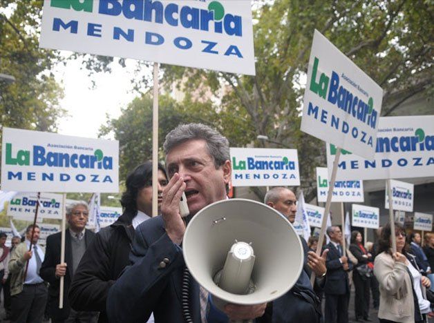 La Bancaria acordó un anticipo de $9.600 a cuenta de las próximas paritarias