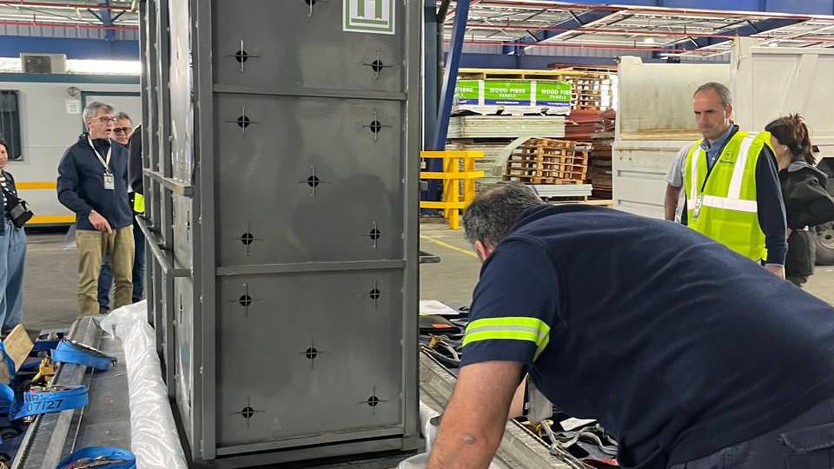 El traslado de Lucy desde el aeropuerto. El traslado de Lucy desde el aeropuerto.