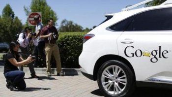 Google no está solo buscando el auto inteligente