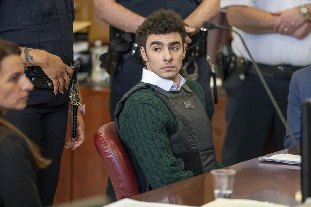  Luigi Mangione, el presunto asesino del director ejecutivo de UnitedHealthcare, Brian Thompson. Crédito: EFE/Steven Hirsch/Pool. Luigi Mangione, el presunto asesino del director ejecutivo de UnitedHealthcare, Brian Thompson. Crédito: EFE/Steven Hirsch/Pool.