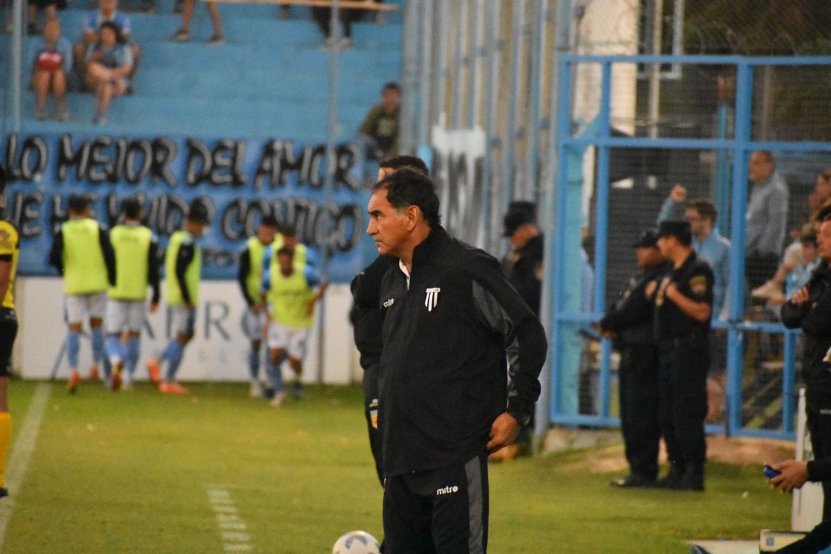 El Lechuga tras el empate ante Estudiantes de Río Cuarto, ya piensa en el choque ante Aldosivi, de Mar del Plata, en el Víctor Legrotaglie. El Lechuga tras el empate ante Estudiantes de Río Cuarto, ya piensa en el choque ante Aldosivi, de Mar del Plata, en el Víctor Legrotaglie.