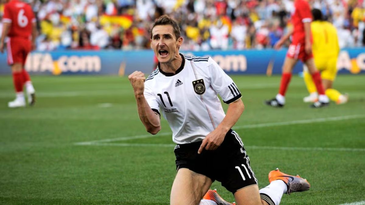 Miroslav Klose, máximo goleador en la historia de los Mundiales, con 16 conquistas. Miroslav Klose, máximo goleador en la historia de los Mundiales, con 16 conquistas.