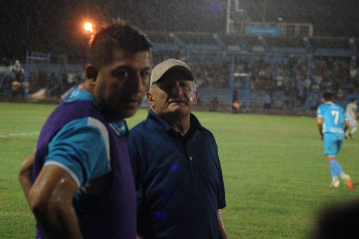 El Toro Parisi habló de Carlos Sperdutti, que lo dirigió en el Deportivo Maipú y ahora lo convocó en Gutiérrez. El Toro Parisi habló de Carlos Sperdutti, que lo dirigió en el Deportivo Maipú y ahora lo convocó en Gutiérrez.