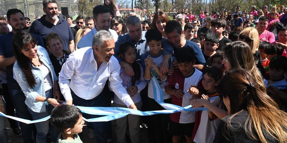 El corte de cintas para inaugurar el Parque de los Niños, en Godoy Cruz. El corte de cintas para inaugurar el Parque de los Niños, en Godoy Cruz.