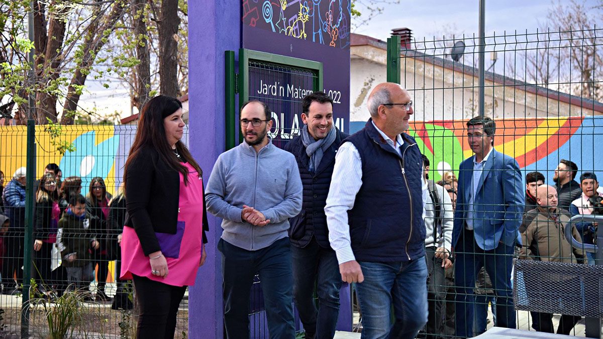 El director general de Escuelas, José Thomas; Tadeo García Zalazar, intendente de Godoy Cruz; el intendente de Guaymallén, Marcelino Iglesias y el presidente de la Cámara de Diputados, Andrés Lombardi.