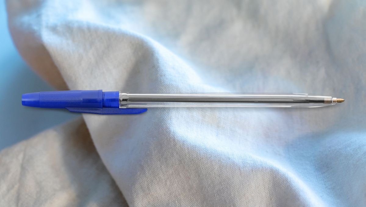 Existen otros ingredientes y opciones de truco casero para retirar las manchas de lapicera. Existen otros ingredientes y opciones de truco casero para retirar las manchas de lapicera.