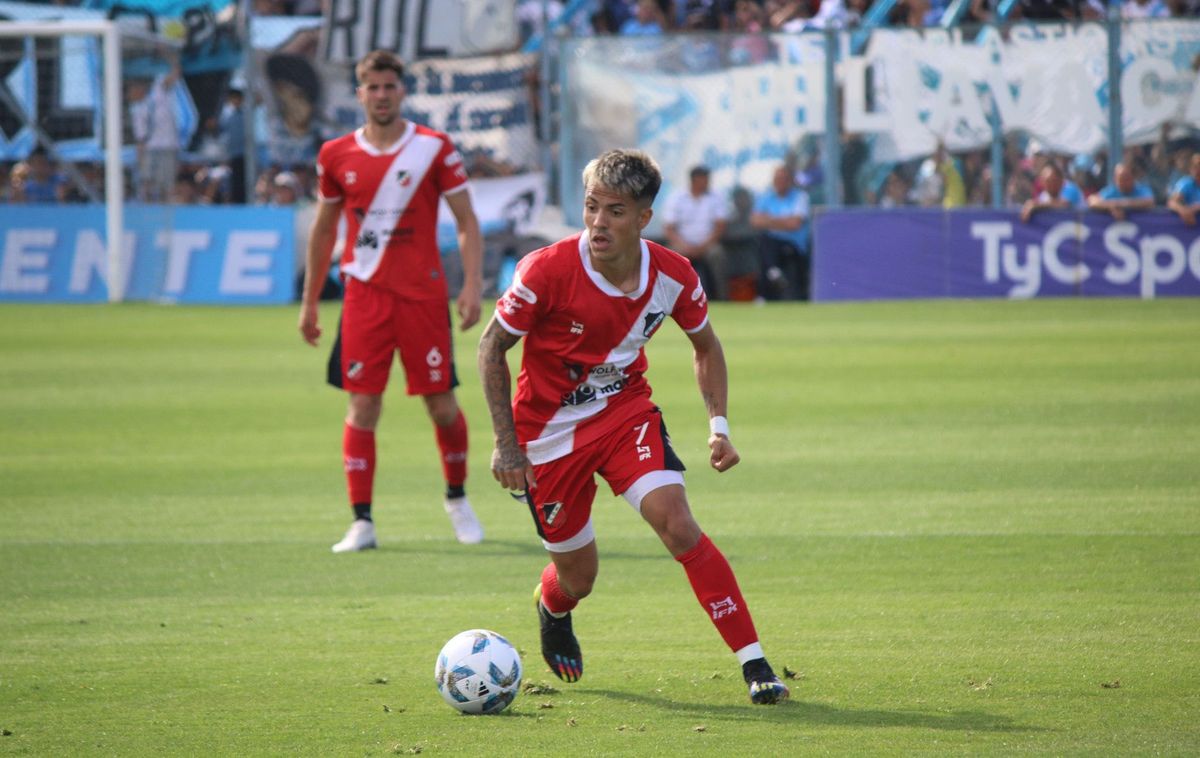 El Mágico González marcó el gol del Deportivo Maipú y dejó la serie abierta para la revancha. El Mágico González marcó el gol del Deportivo Maipú y dejó la serie abierta para la revancha.