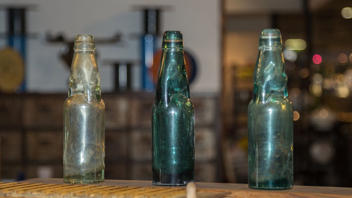 Cómo recuperar las botellas de vidrio percudidas y con manchas en pocos minutos