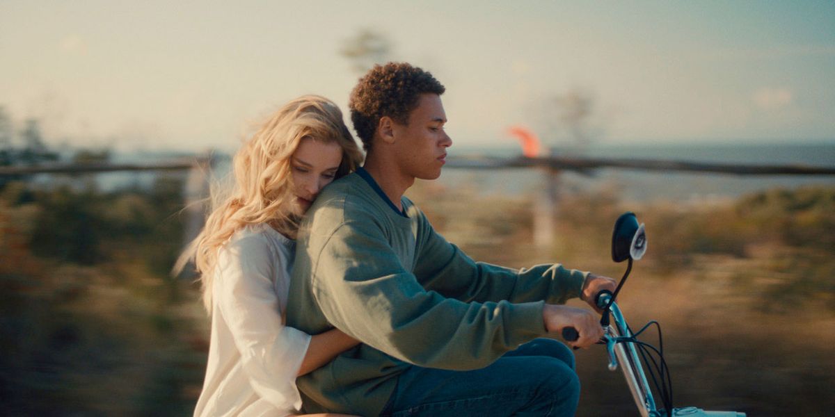 Mar de fondo, la nueva serie juvenil de Netflix, es muy subida de tono. Mar de fondo, la nueva serie juvenil de Netflix, es muy subida de tono.