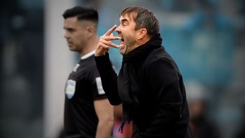 Sos un hijo de...: los exabruptos de Coudet contra el árbitro que dejarán a River sin DT por varios partidos Sos un hijo de...: los exabruptos de Coudet contra el árbitro que dejarán a River sin DT por varios partidos