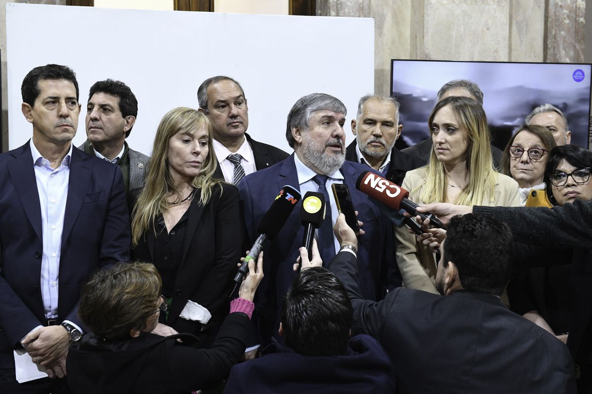 Los rostros de los senadores de Unión por la Patria muestran el fastidio que les causó la caída de la sesión en la que se trataría el presupuesto educativo. Los rostros de los senadores de Unión por la Patria muestran el fastidio que les causó la caída de la sesión en la que se trataría el presupuesto educativo.