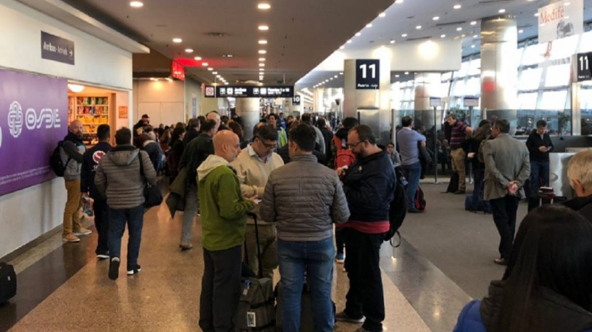 Mendoza entre los aeropuertos donde anunciaron demoras y posibles cancelaciones de vuelos por asambleas
