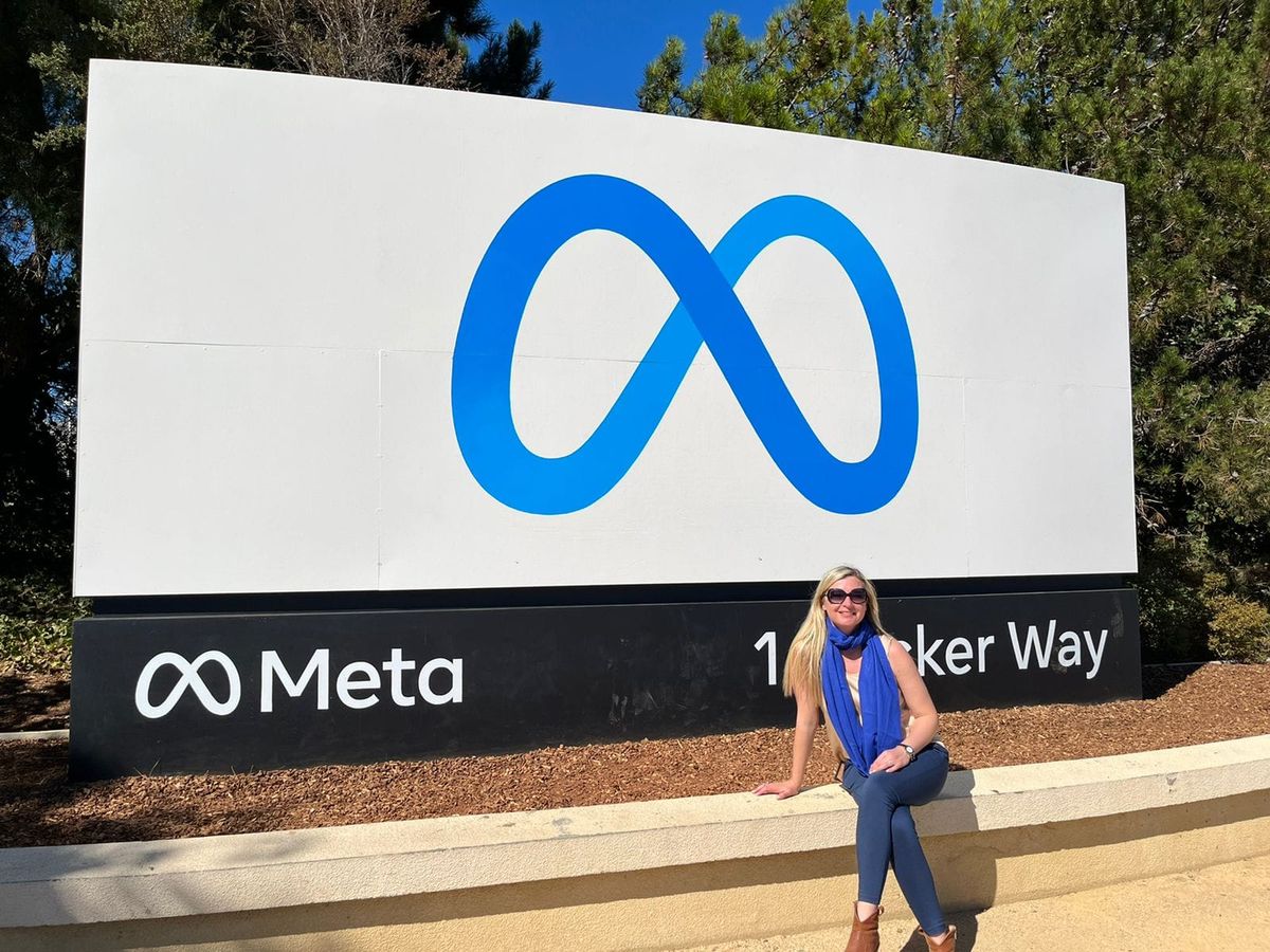 Piquer en las oficinas de Meta en Palo Alto, Estados Unidos. La visita formó parte del viaje en el que recorrió redacciones de distintos estados de ese país en 2022, invitada por la embajada estadounidense. Piquer en las oficinas de Meta en Palo Alto, Estados Unidos. La visita formó parte del viaje en el que recorrió redacciones de distintos estados de ese país en 2022, invitada por la embajada estadounidense.