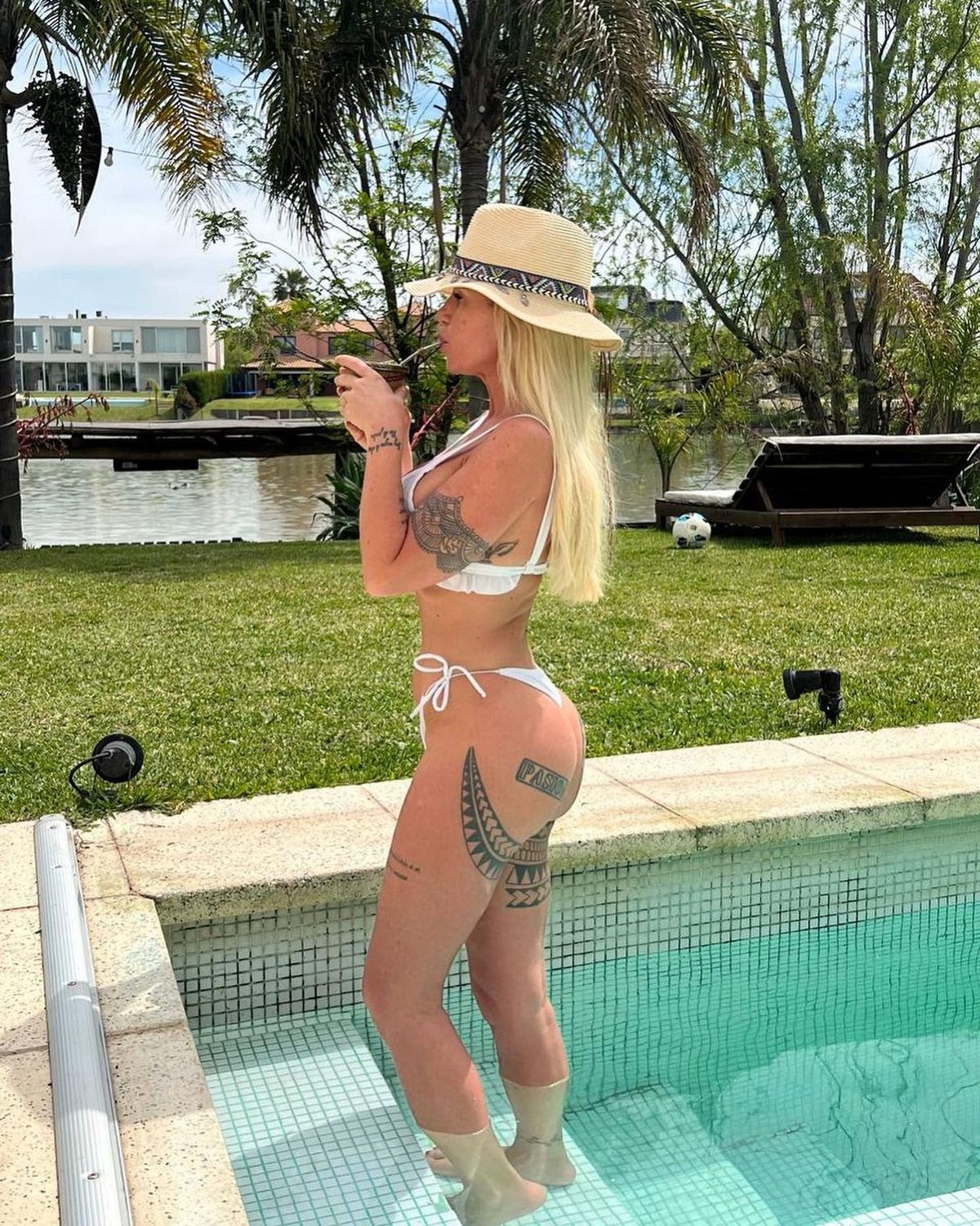 Florencia Peña no se anda con chiquitas cuando posa para sus fanáticos.