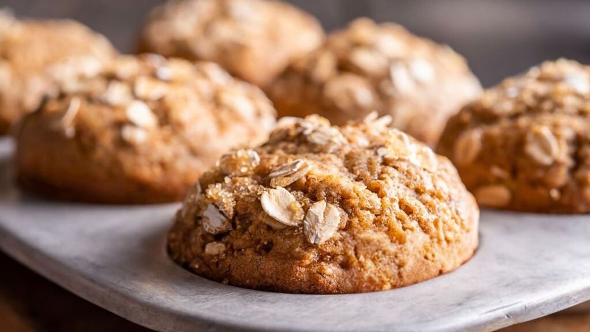 Los muffins de avena y manzana son una receta saludable para incluir en la dieta y bajar de peso de forma sencilla. Los muffins de avena y manzana son una receta saludable para incluir en la dieta y bajar de peso de forma sencilla.
