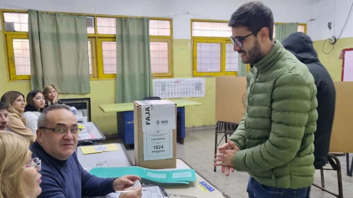 De verde, el precandidato a vicegobernador del Partido Verde, Emanuel Fugazzotto.