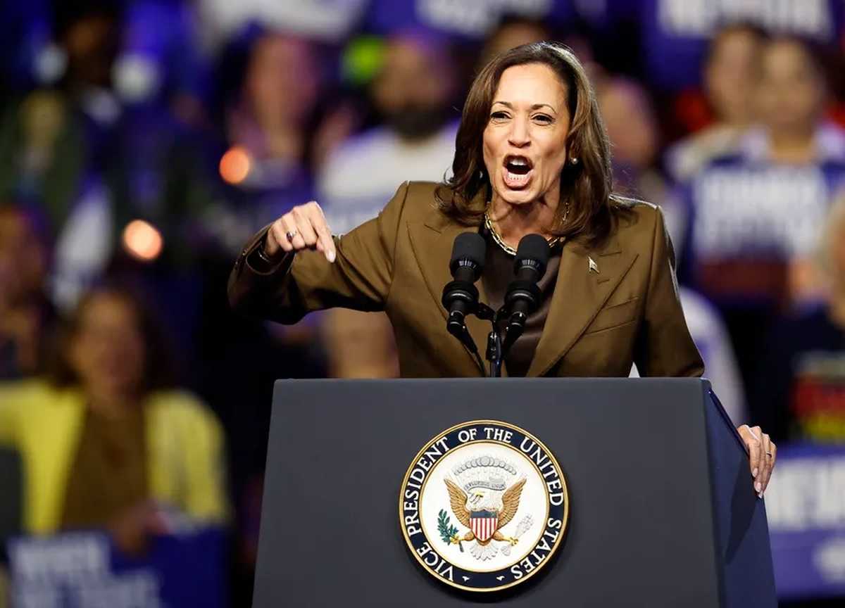 Según sondeos, los latinos prefieren el plan económico de Kamala a Harris al propuesto por Donald Trump.&nbsp;