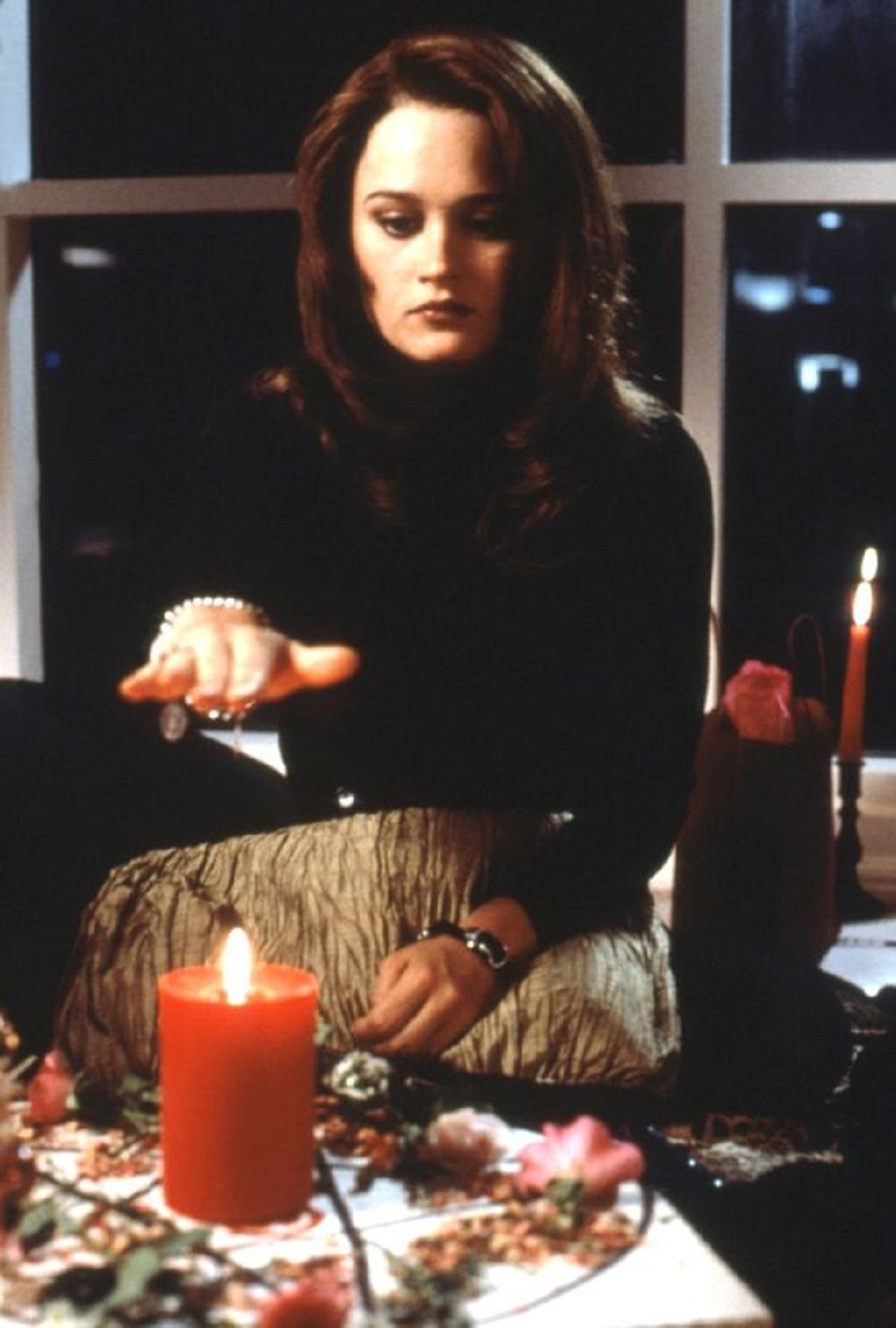 La película The Craft cuenta la historia de Sarah, una chica que tenía cualidades de una "bruja natural". La película The Craft cuenta la historia de Sarah, una chica que tenía cualidades de una "bruja natural".