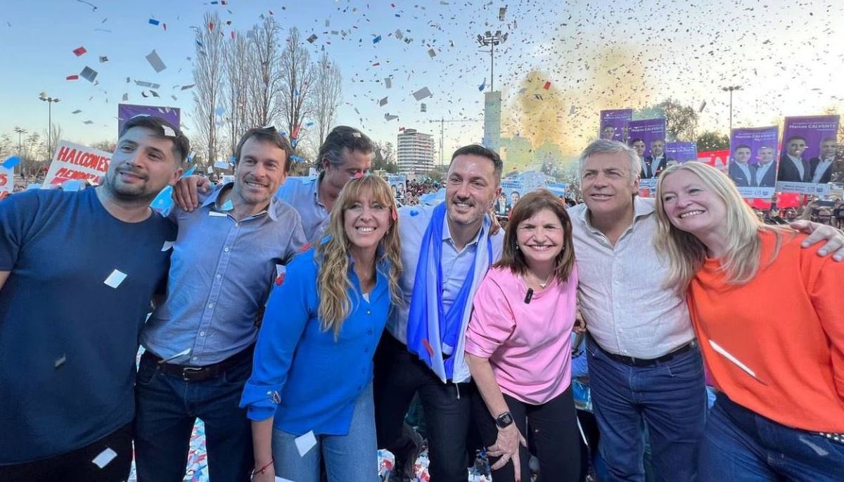 Una de las visitas a Mendoza de Patricia Bullrich, con los principales dirigentes radicales de la provincia.