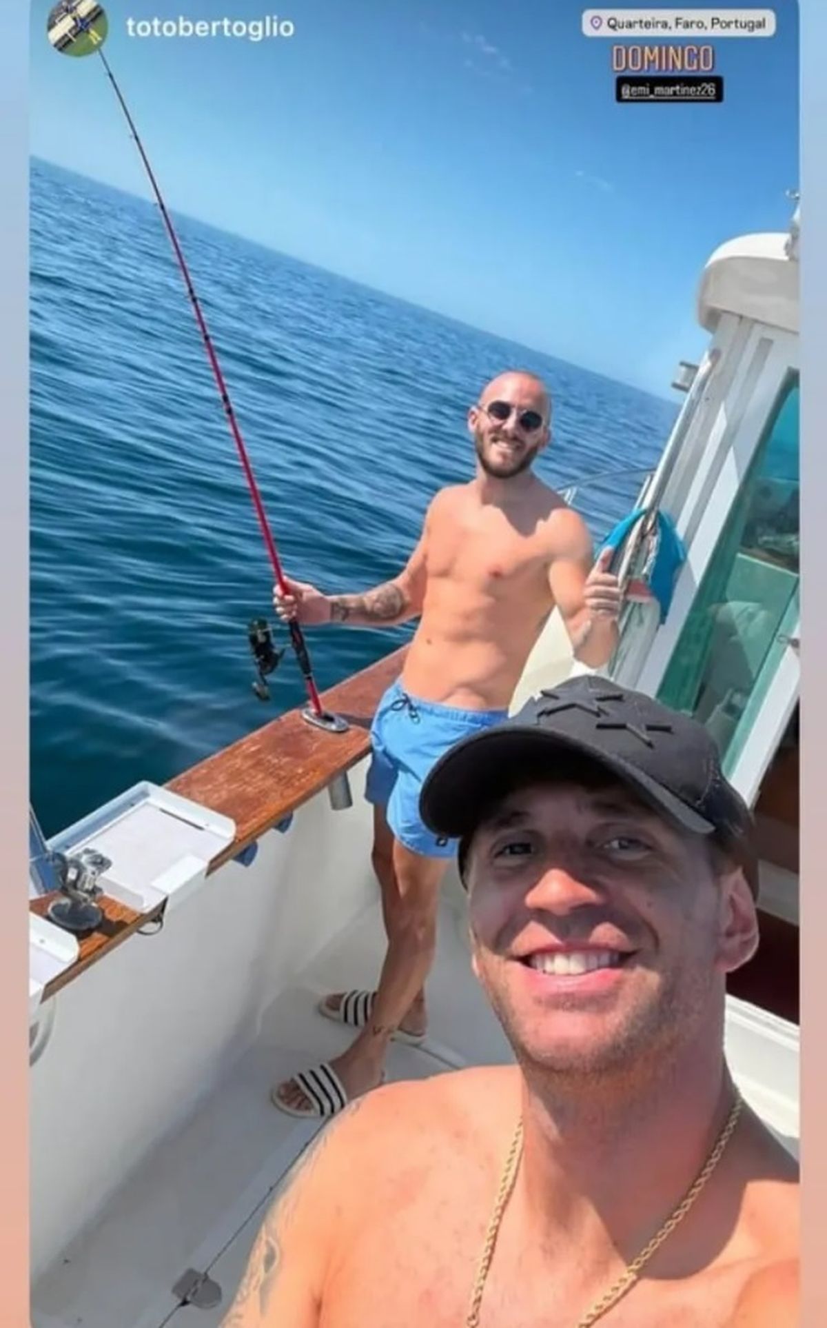 Dibu Martínez disfruta sus últimos días de vacaciones.