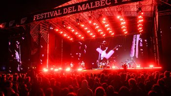 Más de 100 mil personas disfrutaron la 4° edición del Festival del Malbec y el Olivo Más de 100 mil personas disfrutaron la 4° edición del Festival del Malbec y el Olivo
