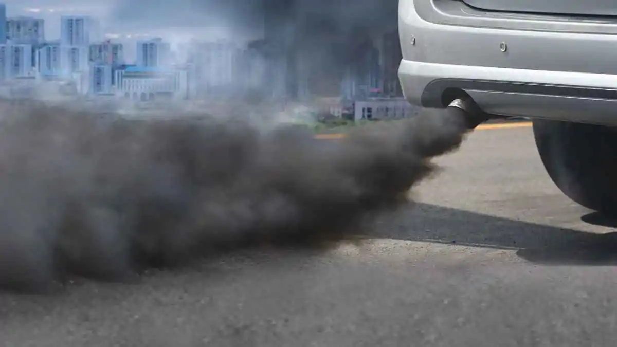 El humo del escape es un indicador del estado de tu auto.&nbsp;