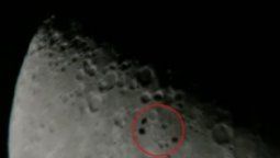Un astrónomo aficionado grabó tres objetos voladores no identificados cerca de la Luna