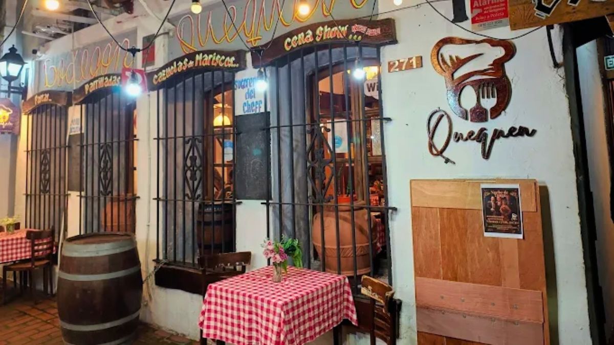 El bodegón tiene un ambiente gastronómico acogedor.