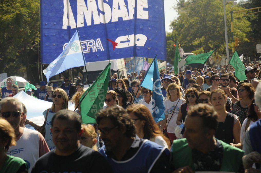 Según los gremios, marcharon 20.000 personas