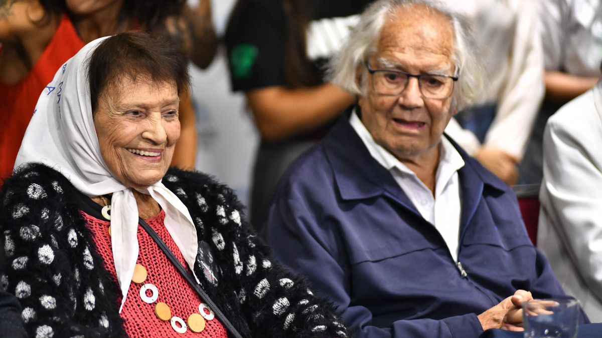 Tati Almeyda, de Madres de Plaza de Mayo Línea Fundadora y Adolfo Pérez Esquivel, Premio Nobel de La Paz. Tati Almeyda, de Madres de Plaza de Mayo Línea Fundadora y Adolfo Pérez Esquivel, Premio Nobel de La Paz.