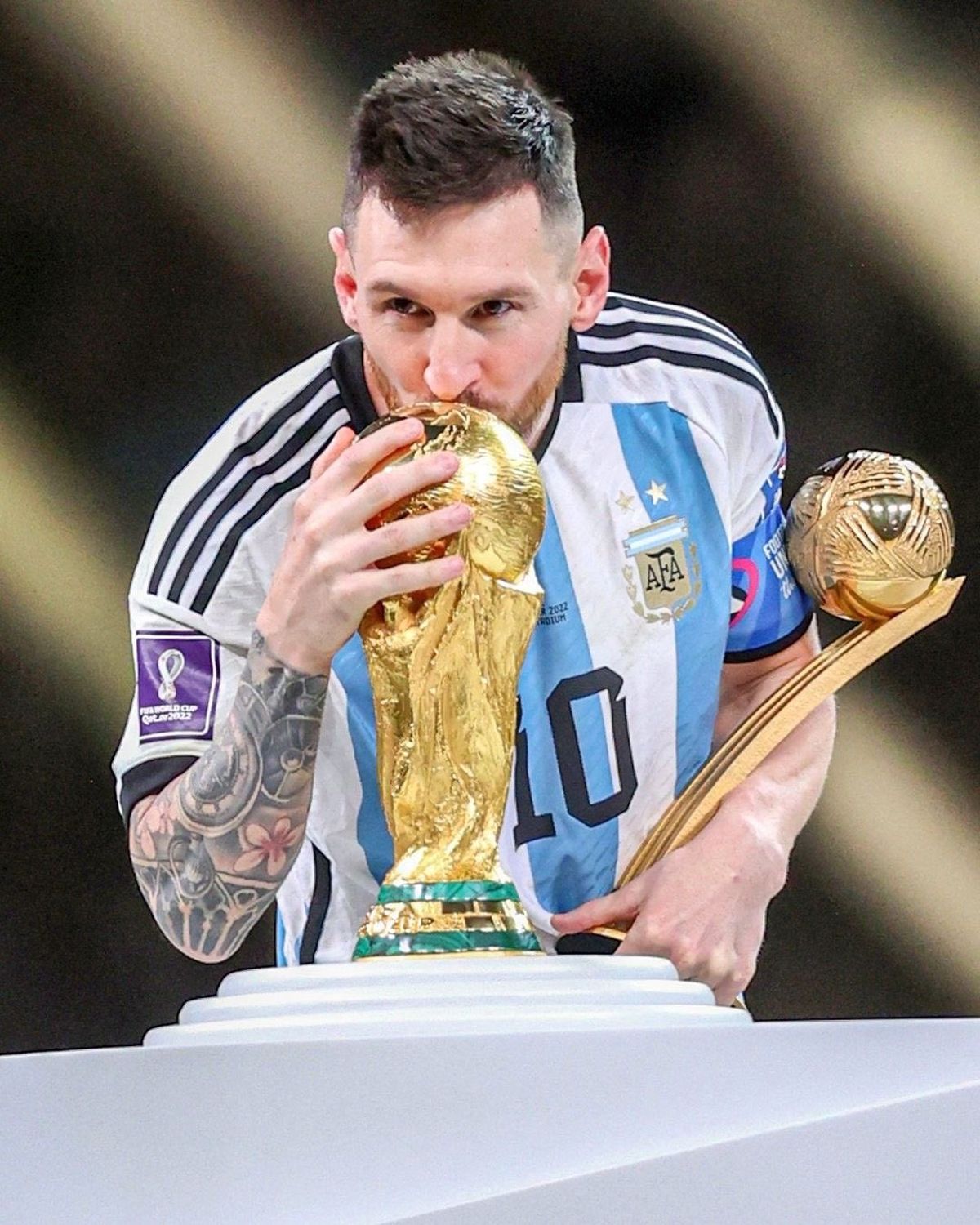 A dos años de la imagen de Lionel Messi celebrando con la Copa del Mundo en el Mundial de Qatar 2022. A dos años de la imagen de Lionel Messi celebrando con la Copa del Mundo en el Mundial de Qatar 2022.